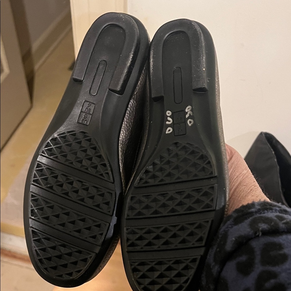 AEROSOLES Women's Metallic Loafers - Picture 5 of 5